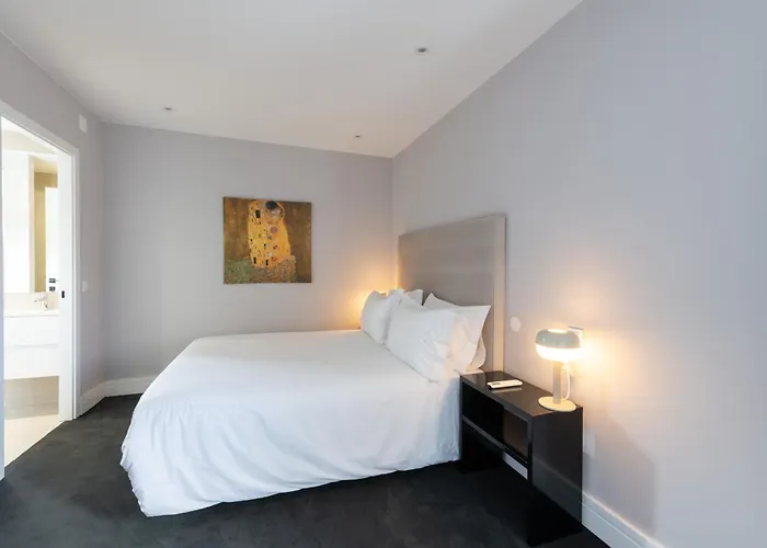 Avenuehillhotel Отель *